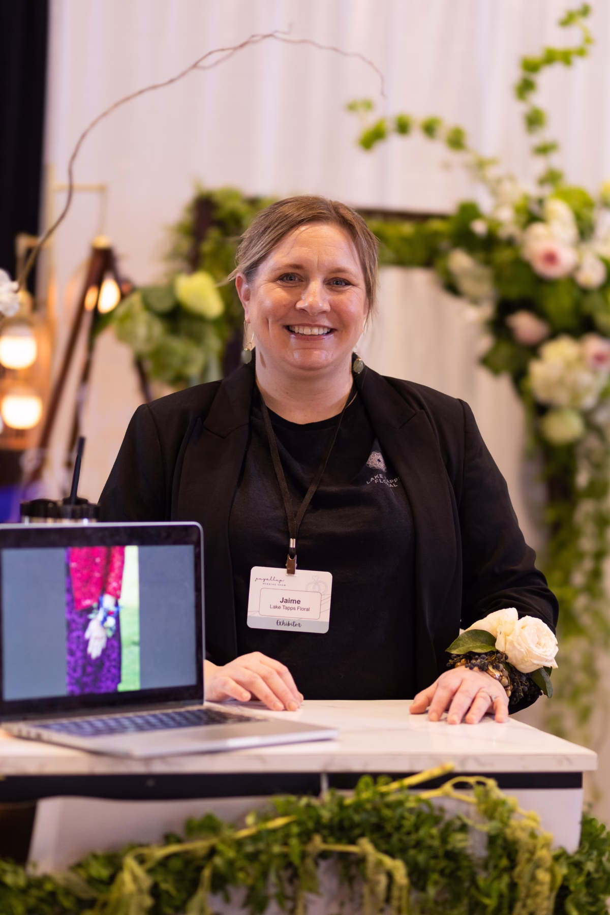 salem wedding show vendor booth 1 - Exhibiting Information Wedding vendor at her booth during Salem Wedding Show in Oregon
